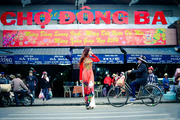 Du xuân trong ngày nắng Huế