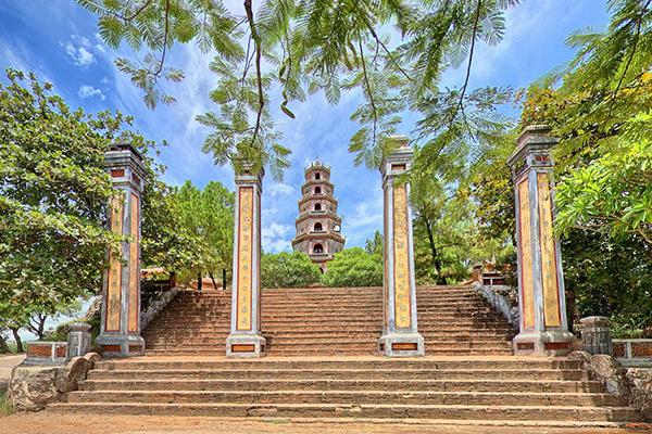 Hành hương tại chùa Thiên Mụ