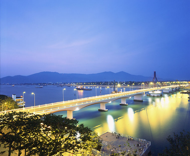 Du lịch Đà Nẵng bằng vé máy bay giá rẻ