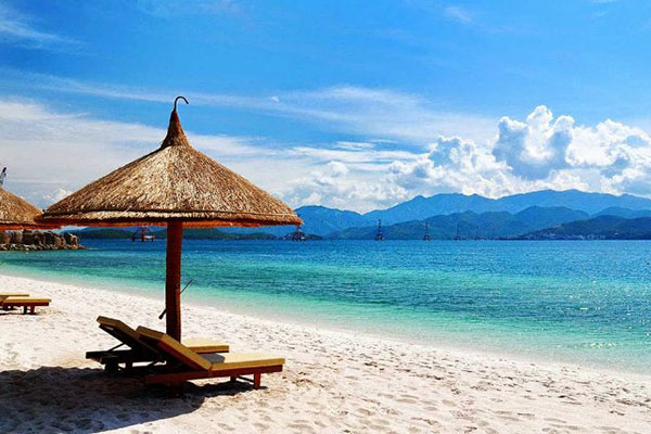 Mỹ Khê – Một trong sáu bãi biển đẹp nhất hành tinh