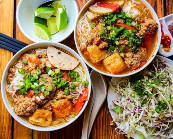 Nạp năng lương với món bún riêu cua Bà Hai Khiêm ở Côn Đảo