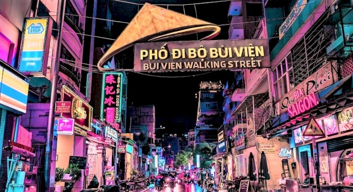 Phố đi bộ Bùi Viện - Tụ điểm ăn chơi buổi tối tại Sài Gòn